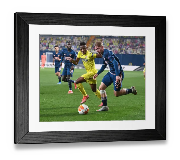 Framed Print : Arsenal's Emile Smith Rowe Clashes with Villarreal's Samuel Chukwueze in UEFA Europa League Semi-Final Framed Print : Arsenal's Emile Smith Rowe Clashes with Villarreal's Samuel Chukwueze in UEFA Europa League Semi-Final