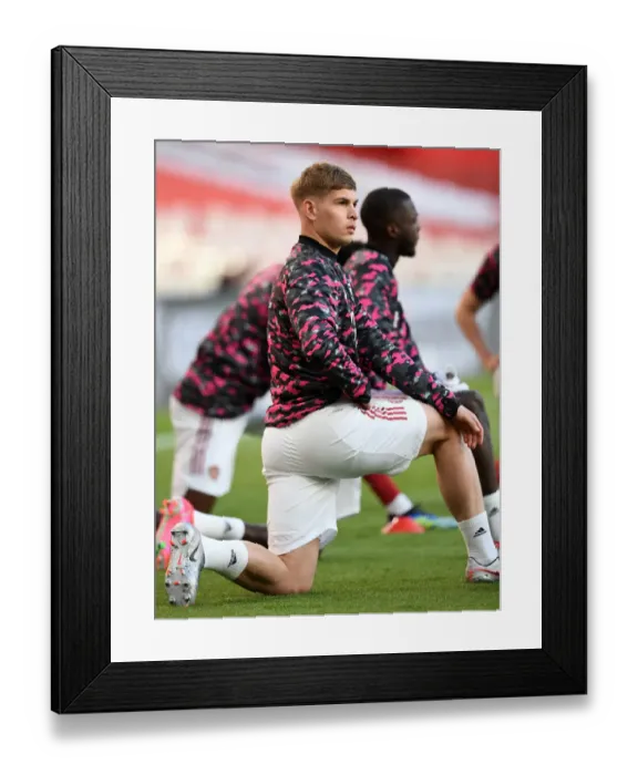 Framed Print : Emile Smith Rowe Prepares for Arsenal's UEFA Europa League Semi-Final vs Villarreal at Empty Emirates Stadium