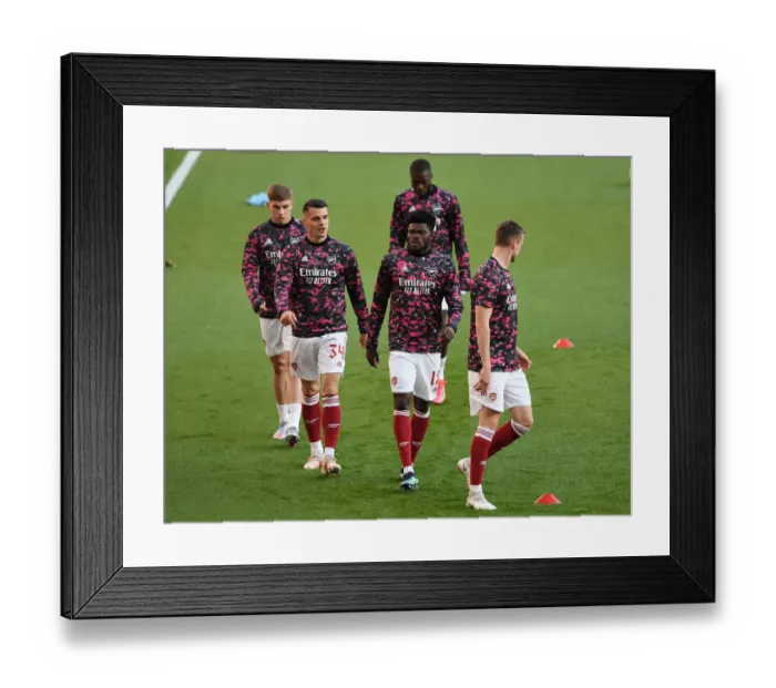 Framed Print : Thomas Partey Alone: Empty Seats of Arsenal's Emirates Stadium in UEFA Europa League Semi-Final vs Villarreal