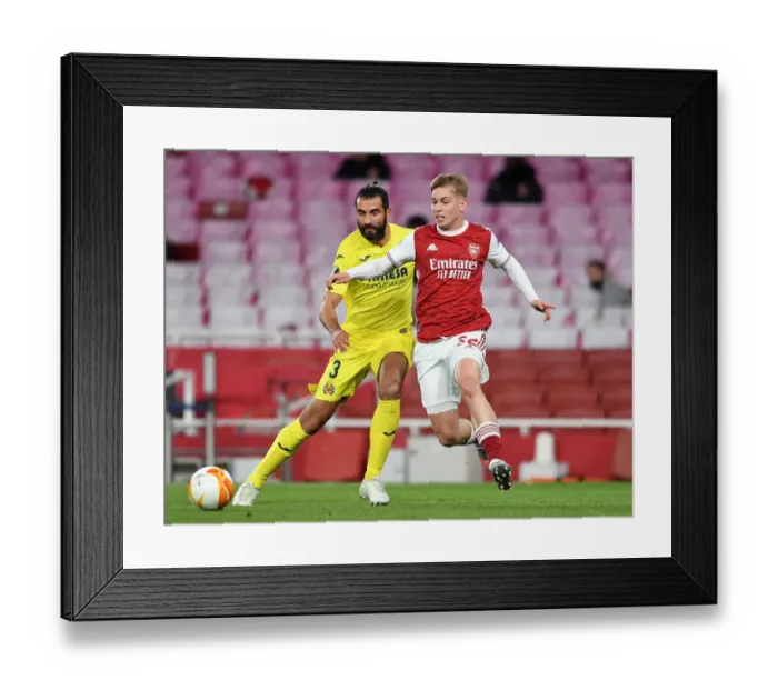 Framed Print : Arsenal vs. Villarreal: Emile Smith Rowe Faces Off Against Raul Albiol in UEFA Europa League Semi-Final at Emirates Stadium