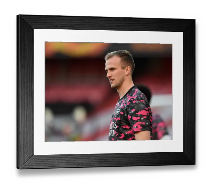 Framed Print : Arsenal's Rob Holding: Pre-Match Focus at Empty Emirates Stadium - UEFA Europa League Semi-Final (2021)