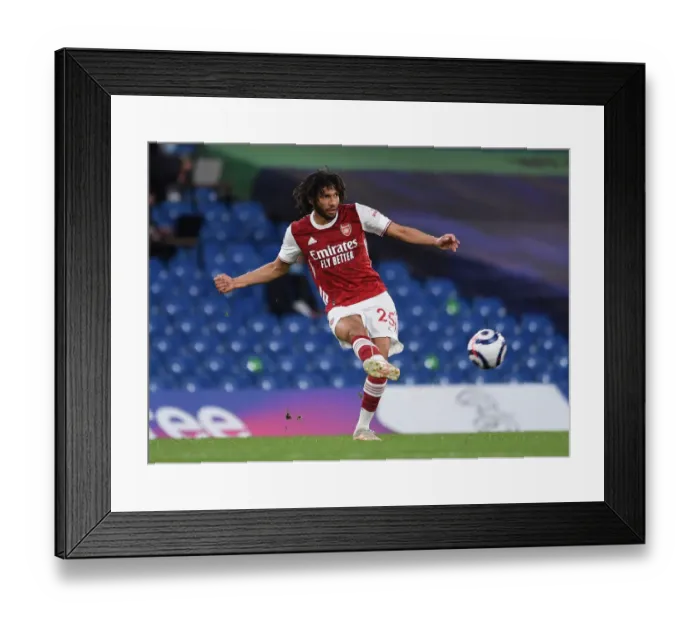 Framed Print : Arsenal's Mohamed Elneny at Chelsea's Stamford Bridge: 2020-21 Premier League Clash Amidst COVID-19 Restrictions