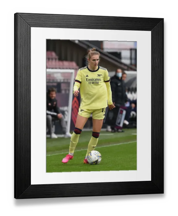 Framed Print : Arsenal's Vivianne Miedema Celebrates FA Cup Victory over Crystal Palace