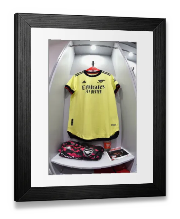 Framed Print : Arsenal Women's FA Cup Match: New Away Kit Unveiled vs Crystal Palace at Meadow Park