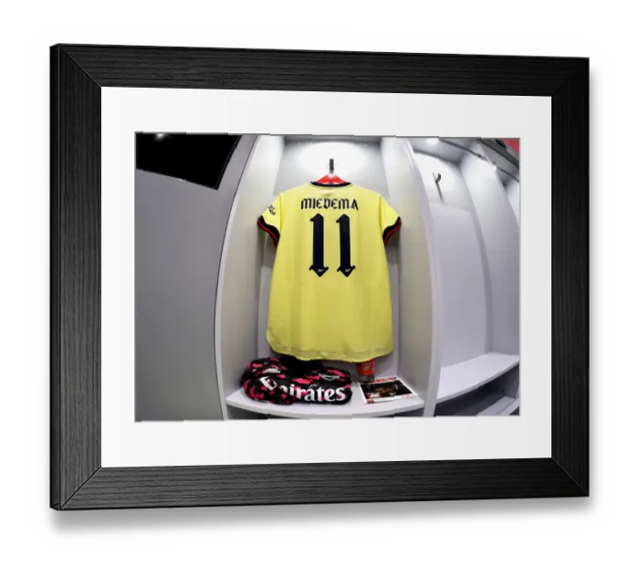 Framed Print : Vivianne Miedema Prepares for Arsenal Women's FA Cup Showdown Against Crystal Palace