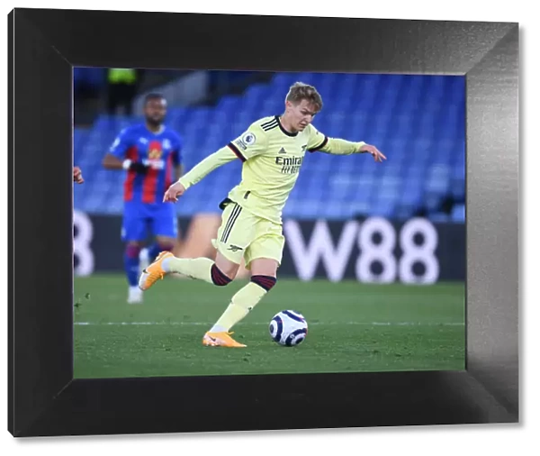 Martin Odegaard in Action: Arsenal vs. Crystal Palace - Premier League Clash, 2020-21