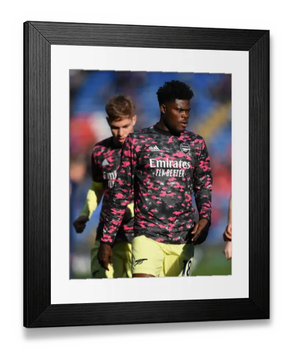 Framed Print : Thomas Partey's Focused Pre-Match Routine: Arsenal's Gunners Ready for Crystal Palace Clash, Premier League 2021