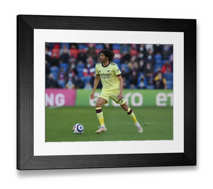 Framed Print : LONDON, ENGLAND - MAY 19: Mohamed Elneny of Arsenal during the Premier League match between Crystal Palace Framed Print : LONDON, ENGLAND - MAY 19: Mohamed Elneny of Arsenal during the Premier League match between Crystal Palace