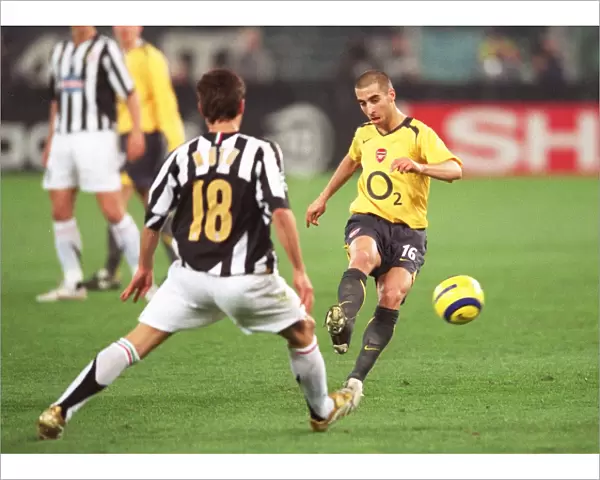 Mathieu Flamini (Arsenal) Adrian Mutu (Juve). Juventus 0: 0 Arsenal