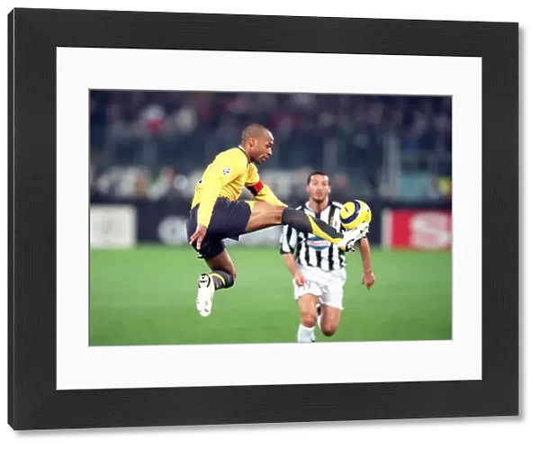 Thierry Henry (Arsenal). Juventus 0: 0 Arsenal. UEFA Champions League