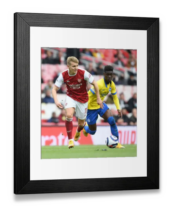 Framed Print : Martin Odegaard's Thrilling Goal: Arsenal Secure Victory Over Brighton at Emirates Stadium