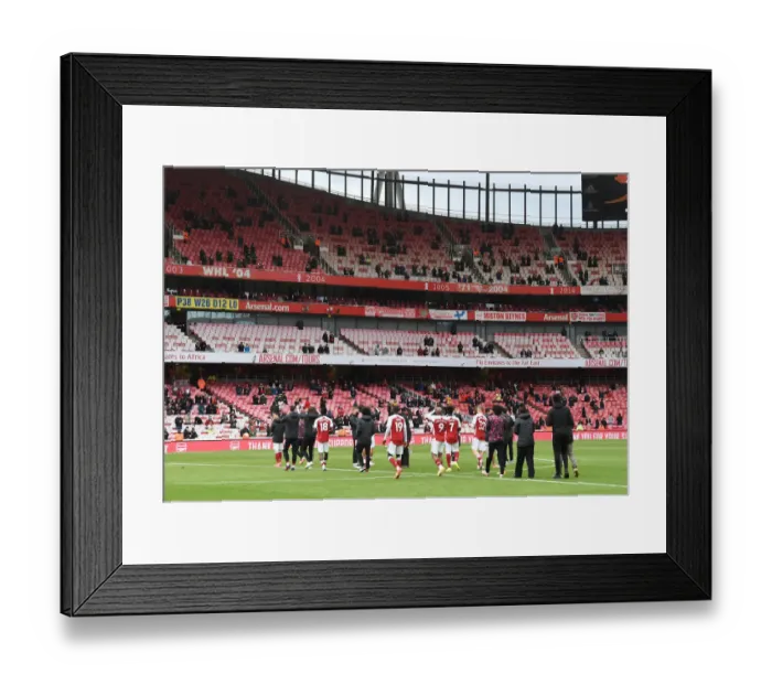 Framed Print : Arsenal Celebrate with Fans: Arsenal vs Brighton & Hove Albion, Premier League 2021