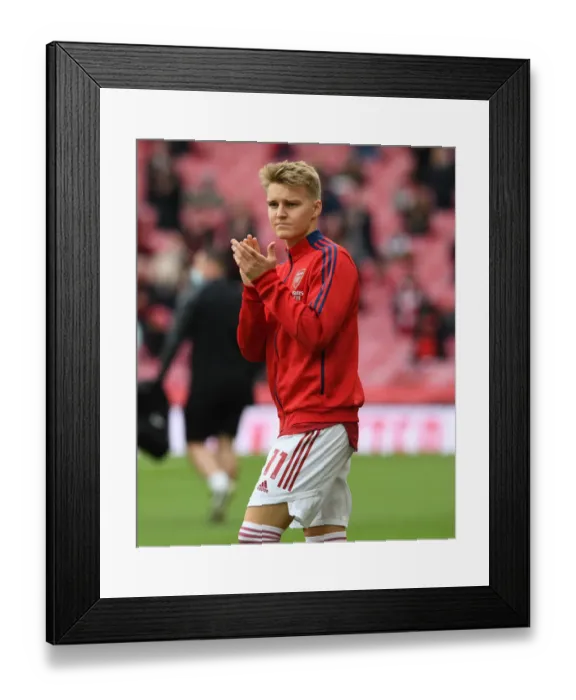 Framed Print : Arsenal's Martin Odegaard: Pre-Match Focus before Arsenal vs Brighton & Hove Albion (Premier League 2020-21) at Emirates Stadium