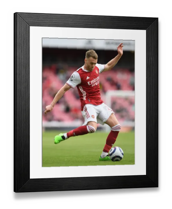 Framed Print : Calum Chambers in Action: Arsenal vs. Brighton & Hove Albion (Premier League 2020-21)