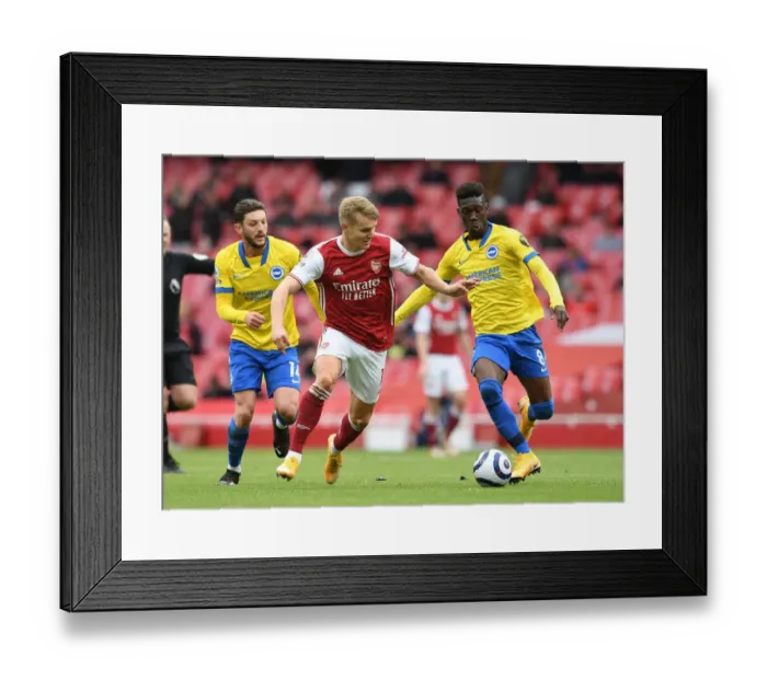 Framed Print : Odegaard vs Bissouma: Intense Midfield Battle - Arsenal vs Brighton (2020-21)