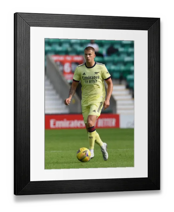 Framed Print : Harry Clarke in Action: Hibernian vs Arsenal Pre-Season Friendly, Edinburgh 2021