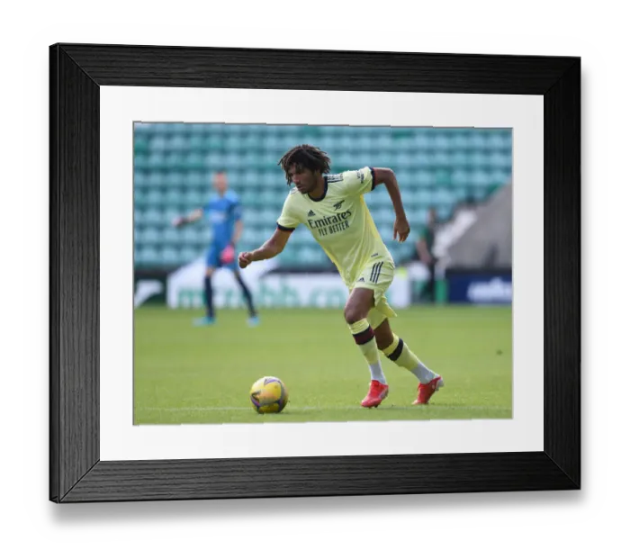 Framed Print : Arsenal's Mohamed Elneny in Action at Hibernian Friendly in Edinburgh