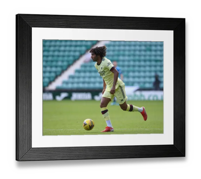 Framed Print : Arsenal's Mohamed Elneny in Action during Hibernian Friendly Framed Print : Arsenal's Mohamed Elneny in Action during Hibernian Friendly