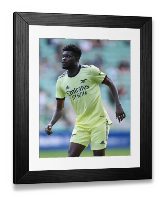 Framed Print : Thomas Partey's Midfield Dominance: Arsenal's Pre-Season Victory over Hibernian
