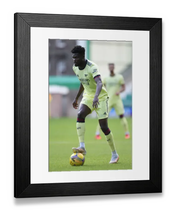Framed Print : Thomas Partey in Action: Arsenal's Pre-Season Triumph over Hibernian (Edinburgh 2021)