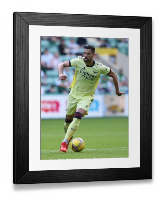 Framed Print : Arsenal's Pablo Mari in Action at Hibernian Friendly, Edinburgh (2021)