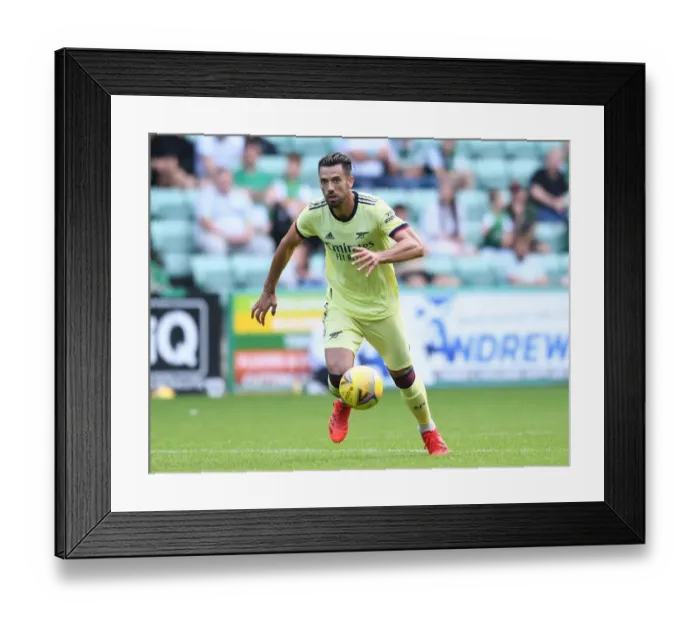Framed Print : Arsenal's Pablo Mari in Action at Hibernian Friendly