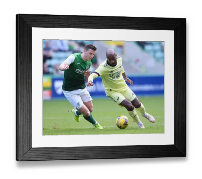 Framed Print : Arsenal's Alexandre Lacazette Faces Off Against Hibernian's Paul Hanlon in 2021-22 Pre-Season Friendly