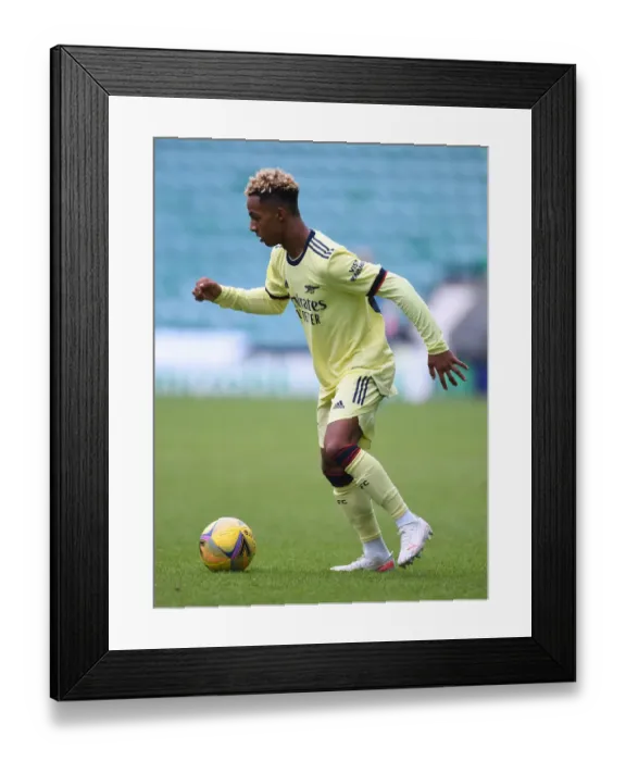 Framed Print : Arsenal's Omari Hutchinson in Action against Hibernian during 2021 Pre-Season Friendly in Edinburgh Framed Print : Arsenal's Omari Hutchinson in Action against Hibernian during 2021 Pre-Season Friendly in Edinburgh