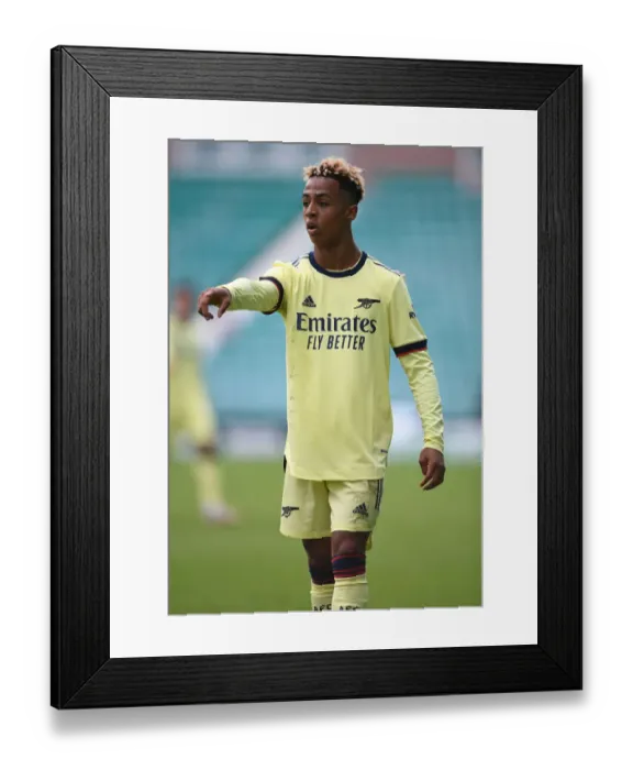 Framed Print : Arsenal's Omari Hutchinson Shines in Pre-Season Friendly Against Hibernian (Edinburgh, Scotland, July 13, 2021) Framed Print : Arsenal's Omari Hutchinson Shines in Pre-Season Friendly Against Hibernian (Edinburgh, Scotland, July 13, 2021)