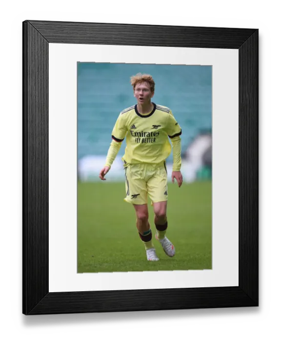 Framed Print : Arsenal FC in Action: Hibernian vs Arsenal, Edinburgh 2021 - Pre-Season Friendly