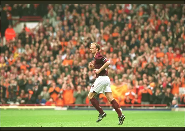 Dennis Bergkamp comes on as an Arsenal substitute