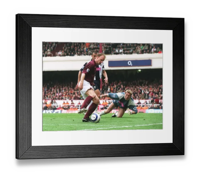 Framed Print : Dennis Bergkamp takes the ball away from Neil Clement and Tomasz Kuszczak
