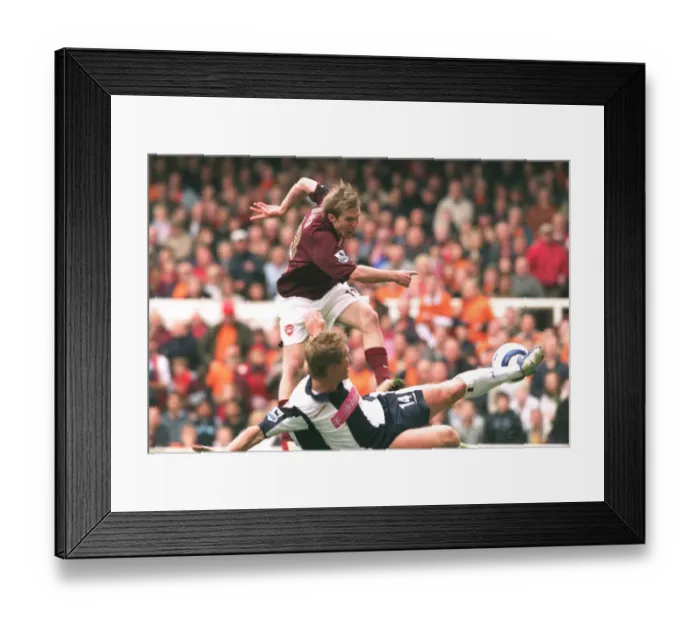 Framed Print : Alex Hleb scores Arsenals 1st goal under pressure from Martin Albrechsten Framed Print : Alex Hleb scores Arsenals 1st goal under pressure from Martin Albrechsten