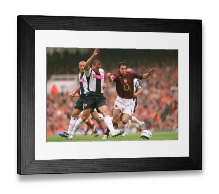Framed Print : Robin van Persie (Arsenal) Neil Clement (West Brom) Framed Print : Robin van Persie (Arsenal) Neil Clement (West Brom)