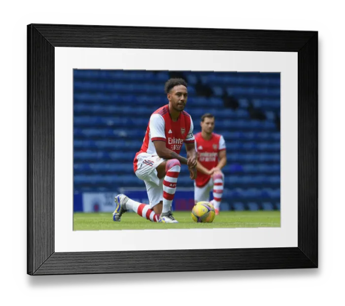 Framed Print : Arsenal's Aubameyang Pays Tribute: Rangers vs Arsenal, Glasgow 2021