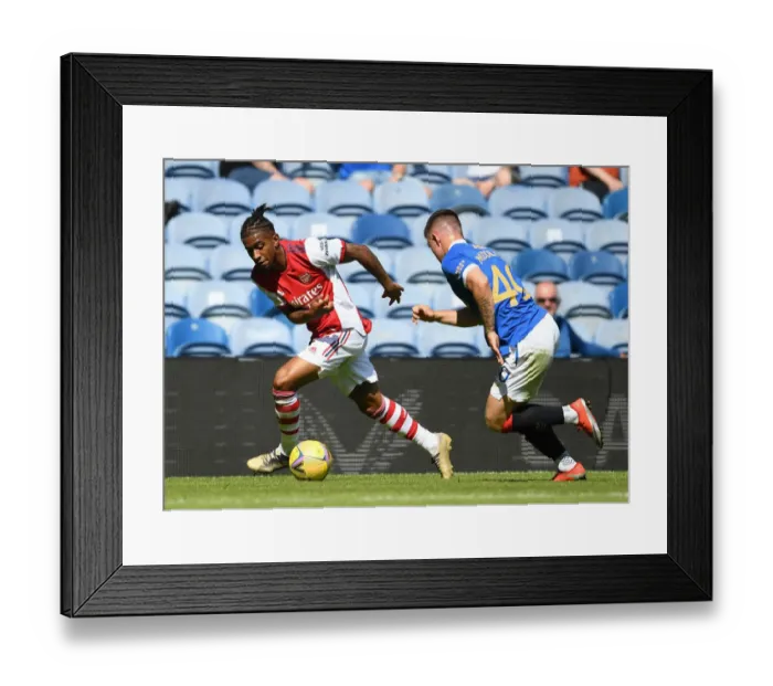Framed Print : Reiss Nelson vs Glenn Middleton: Clash at Ibrox - Rangers vs Arsenal Pre-Season Friendly Framed Print : Reiss Nelson vs Glenn Middleton: Clash at Ibrox - Rangers vs Arsenal Pre-Season Friendly