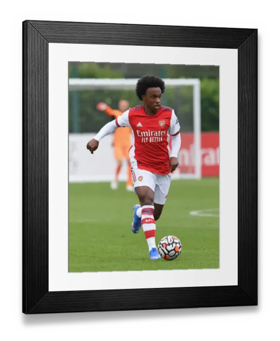 Framed Print : Arsenal's Willian in Pre-Season Form: Arsenal vs Millwall (2021-22)