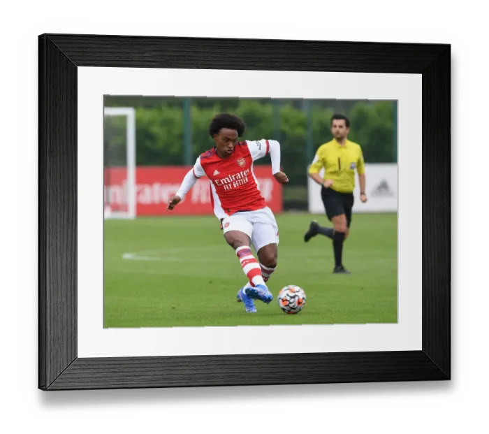Framed Print : Willian's Pre-Season Shine: Arsenal vs Millwall (2021-22) Framed Print : Willian's Pre-Season Shine: Arsenal vs Millwall (2021-22)