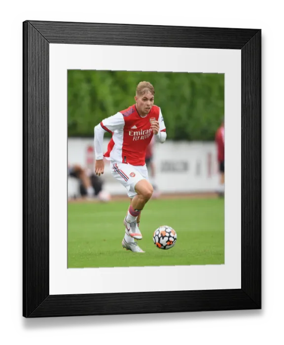 Framed Print : Arsenal's Emile Smith Rowe Shines in Arsenal v Millwall Pre-Season Friendly