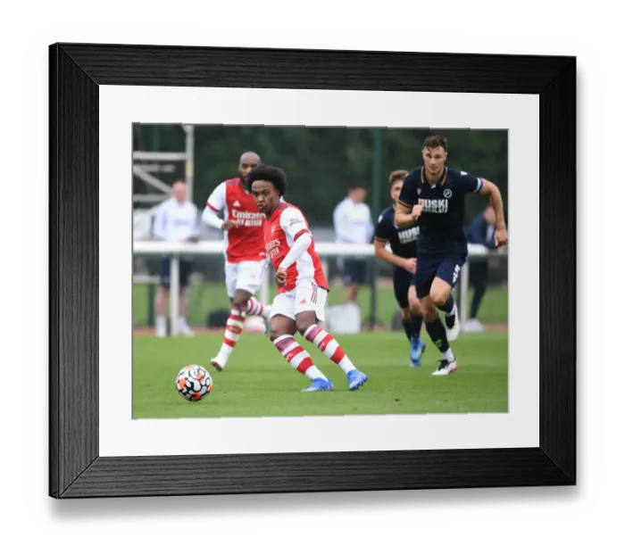 Framed Print : Arsenal's Willian in Pre-Season Action Against Millwall