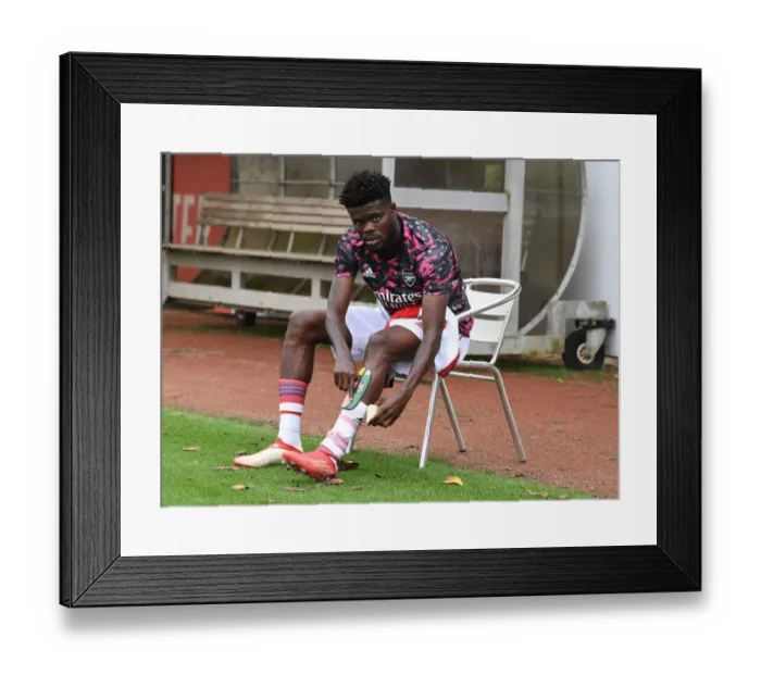 Framed Print : Arsenal's Thomas Partey Prepares for Action in Arsenal v Millwall Pre-Season Friendly