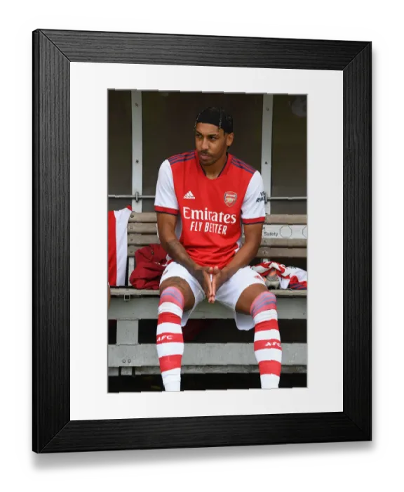 Framed Print : Arsenal's Pierre-Emile Smith Rowe Gears Up for Arsenal's 2021-22 Pre-Season Match Against Millwall