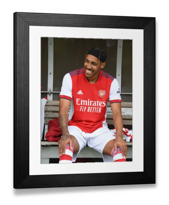 Framed Print : Arsenal's Pierre-Emile Smith Rowe Gears Up for Arsenal vs Millwall: Pre-Season Training
