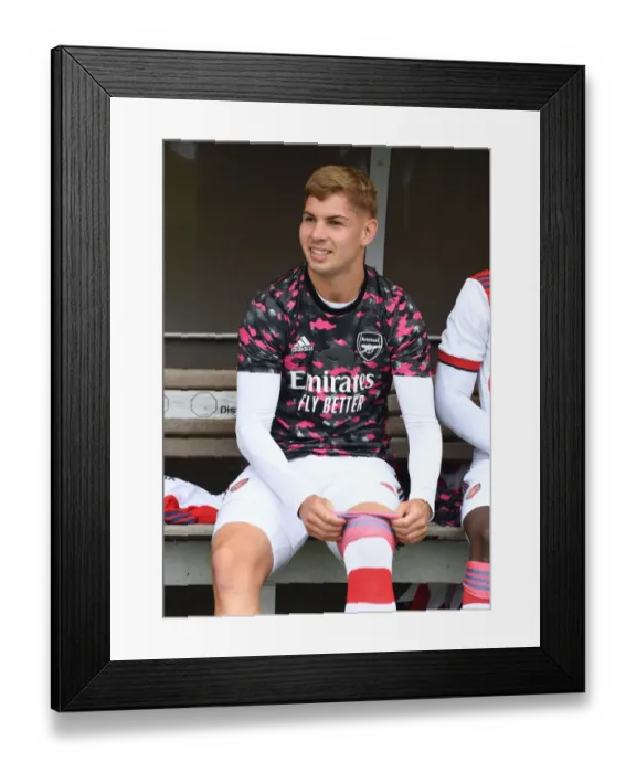 Framed Print : Arsenal's Emile Smith Rowe Gears Up for Arsenal v Millwall Pre-Season Friendly