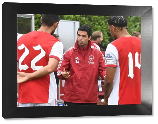 Arsenal Manager Mikel Arteta Conferencing with Aubameyang and Mari at Half-Time during Arsenal vs Millwall (2021-22)