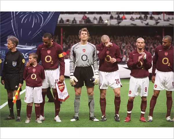 The Arsenal players line up before the mtch