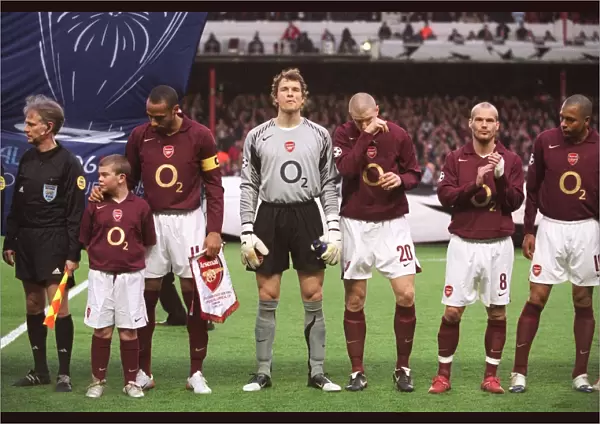 The Arsenal players line up before the mtch