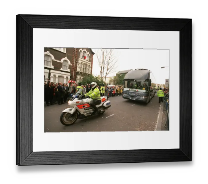 Framed Print : Arsenal's Champions League Semi-Final Debut: The Team's Arrival at Highbury, 19th April 2006