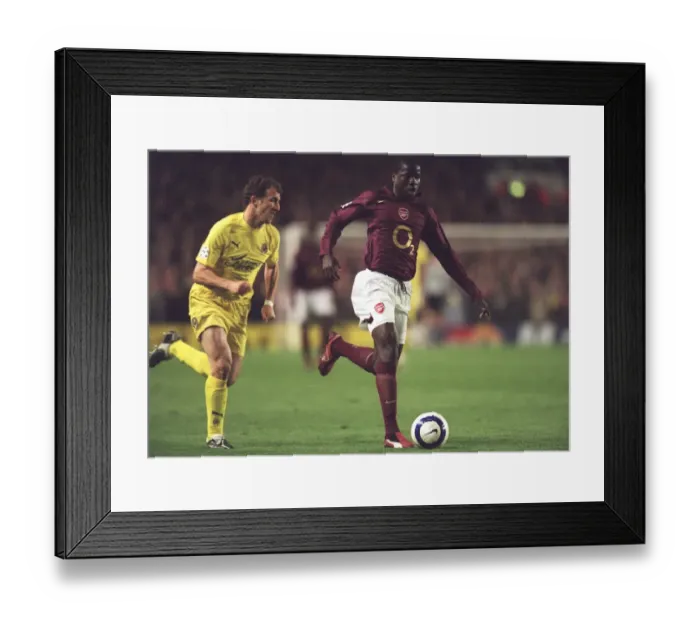 Framed Print : Emmanuel Eboue (Arsenal) Arruabarrena (Villarreal). Arsenal 1: 0 Villarreal Framed Print : Emmanuel Eboue (Arsenal) Arruabarrena (Villarreal). Arsenal 1: 0 Villarreal