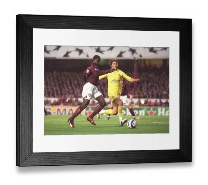 Framed Print : Emmanuel Eboue (Arsenal) Alessio Tacchinardi (Villareal). Arsenal 1: 0 Villareal Framed Print : Emmanuel Eboue (Arsenal) Alessio Tacchinardi (Villareal). Arsenal 1: 0 Villareal